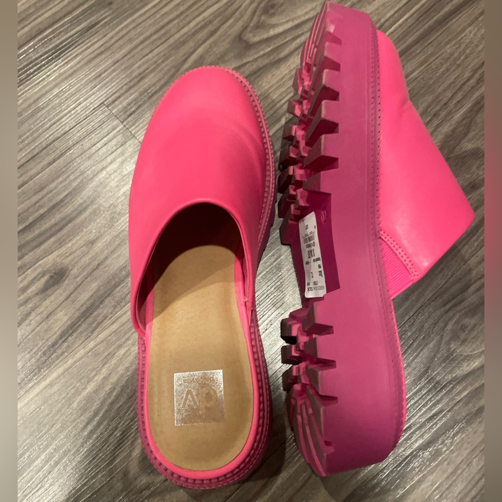 Dolce Vita Pink Clogs - Picture 5 of 6